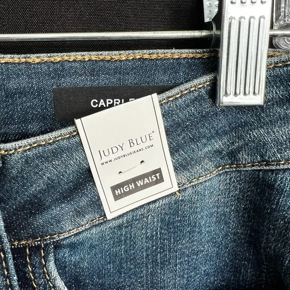 🆕 👖 NWT Judy Blue Distressed Capri Fit Jeans | Size 5/27 - Picture 6 of 13